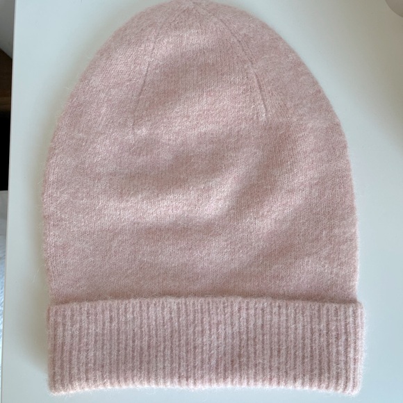NWT Aritzia Auxiliary Pagosa Beanie Tuque Hat Heather Rose Smoke - Picture 5 of 5